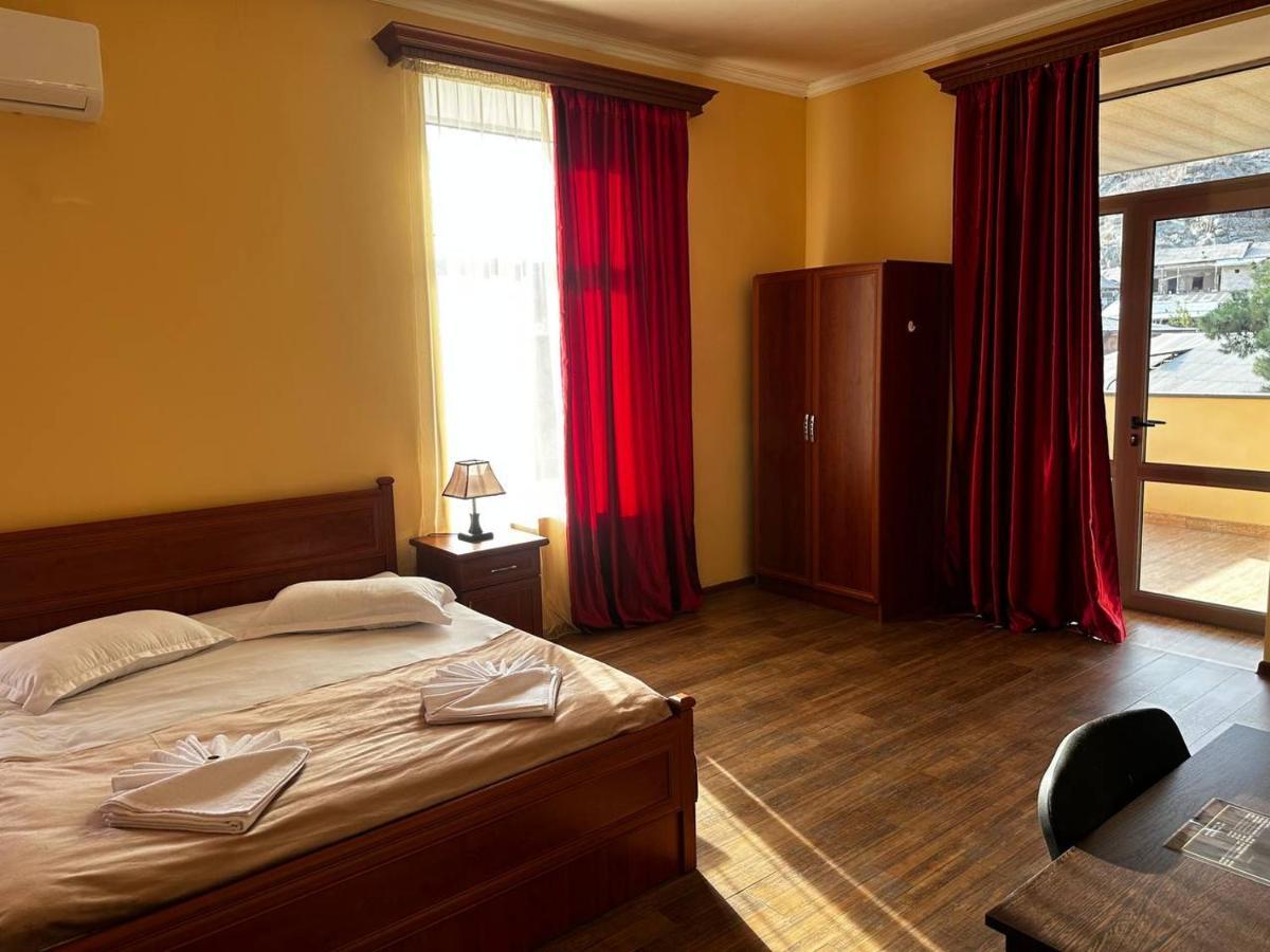 Sweet Home Hotel Meghri Exterior foto
