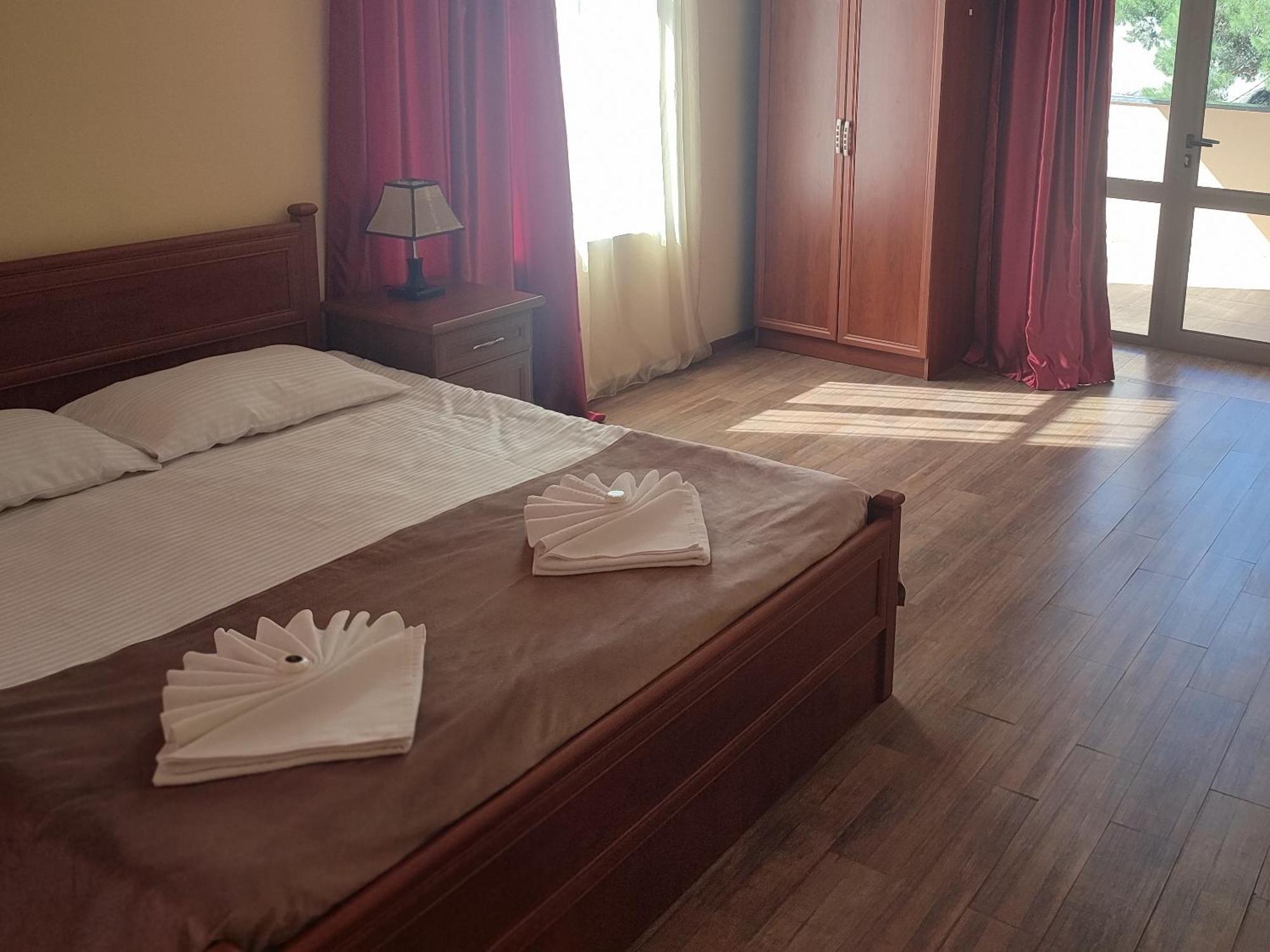 Sweet Home Hotel Meghri Exterior foto